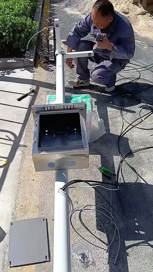 監(jiān)控安裝工的日常生活與挑戰(zhàn):守護安全的無名英雄 監(jiān)控安裝工的日常生活與挑戰(zhàn):守護安全的無名英雄